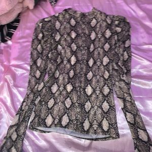 long sleeve snake skin top